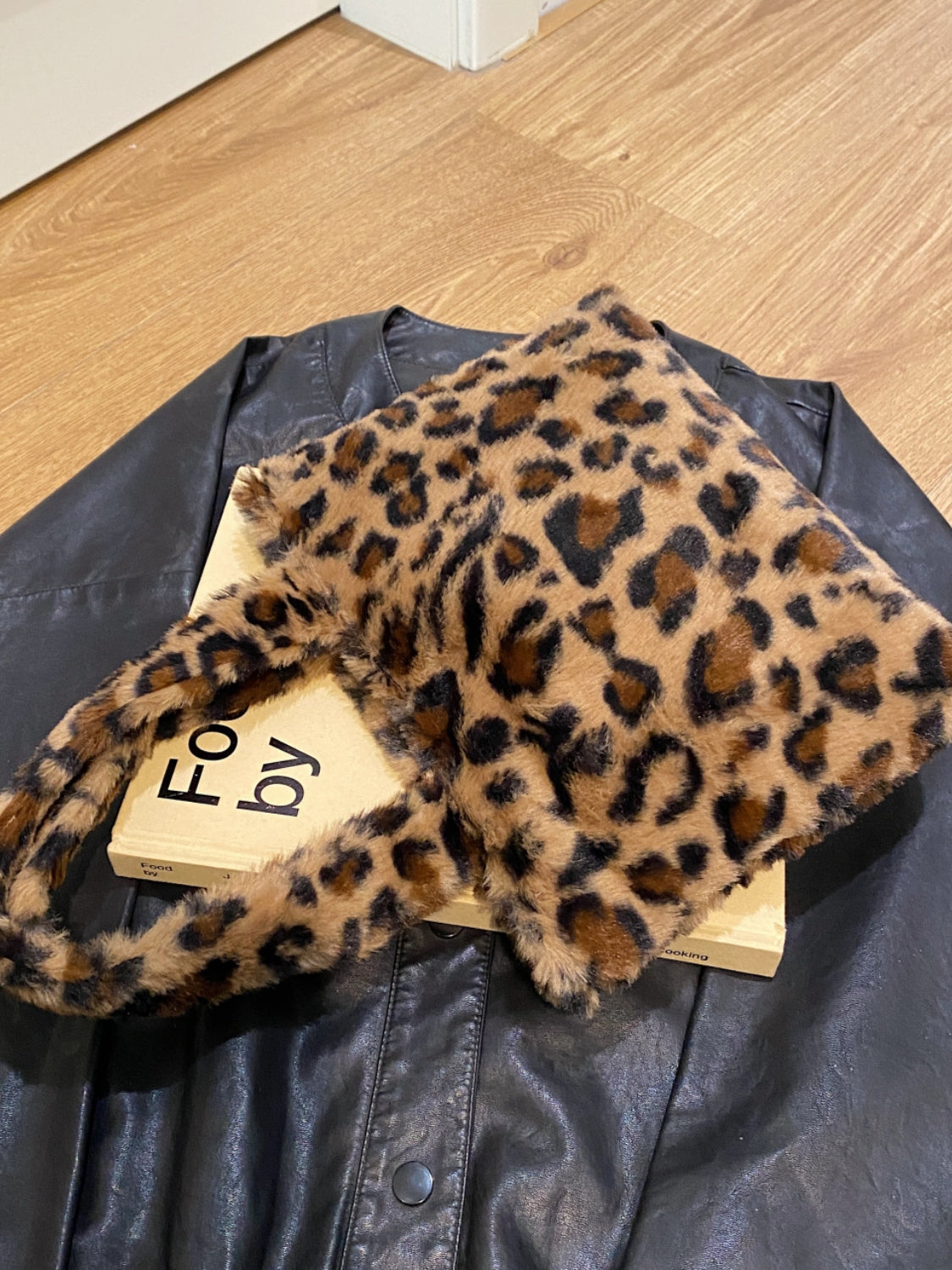 Leopard Fluff Handbag with Zip